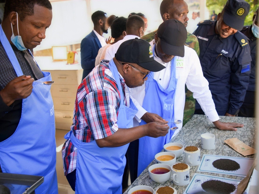 Rwandan leaders tour Rugabano, showing support for future growth opportunities